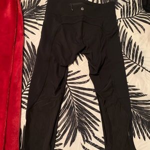 Black lululemon cropped leggings